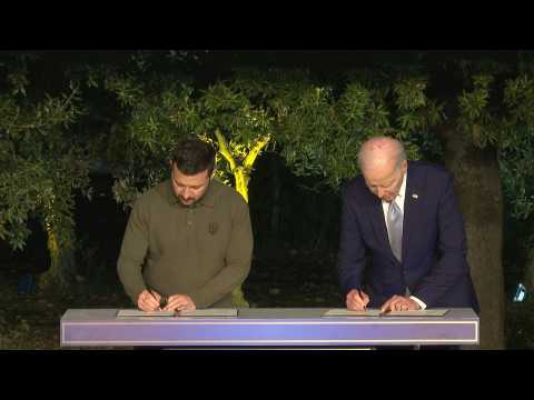 US President Joe Biden and Ukraine's Zelensky sign a security deal