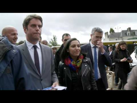 Legislative elections: French PM campaigning at a market near Nantes