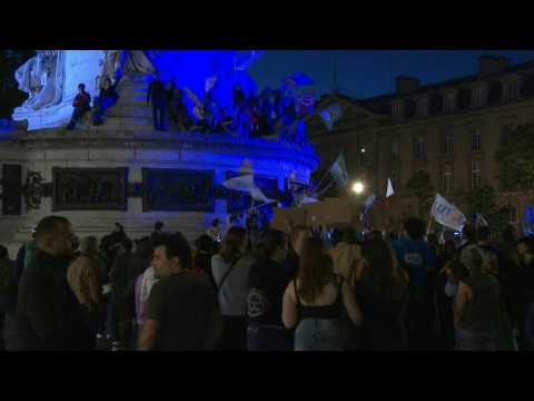 Dissolution of the French National Assembly: several hundred people gather in Paris