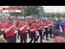 VIDEO. 80 ans du Débarquement. Les musiciens défilent devant des milliers de personnes à Sainte-Mère