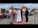 L'évêque d'Arras célèbre un temps de prières devant l'église incendiée de Saint-Omer