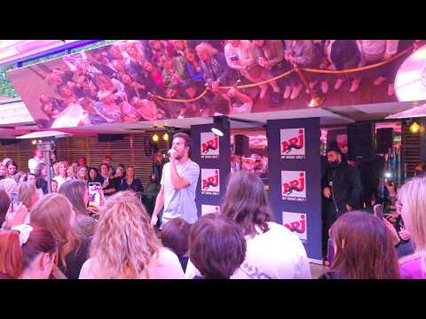 VIDEO : Amir en showcase ultra priv avec NRJ