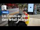 Arras : il joue au piano les Corons, l'hymne du RC Lens, dans le hall de la gare