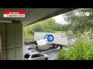 VIDÉO. Camion en travers sur la rocade de Lisieux : la circulation fortement ralentie