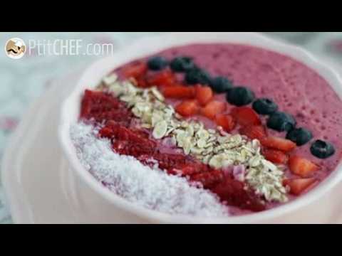 Smoothie bowl aux fruits rouges