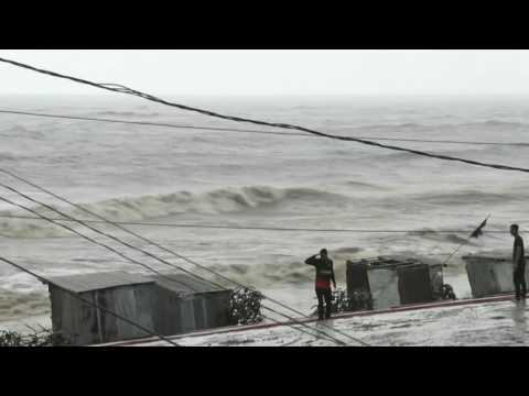People flee as Cyclone Remal barrels towards Bangladesh