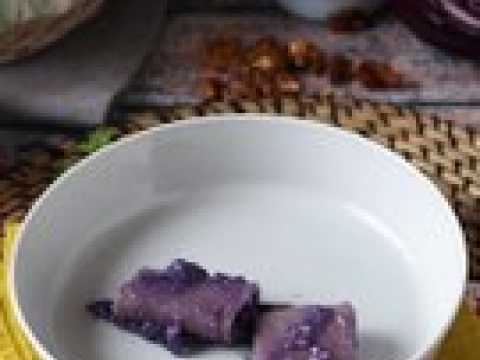 Pâtes au chou rouge et aux noix, pour un plat coloré !