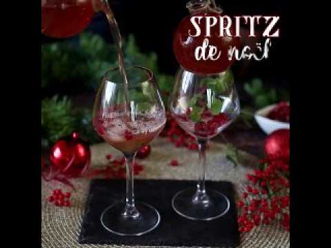 Spritz à la grenade, le cocktail dans une boule de noël !