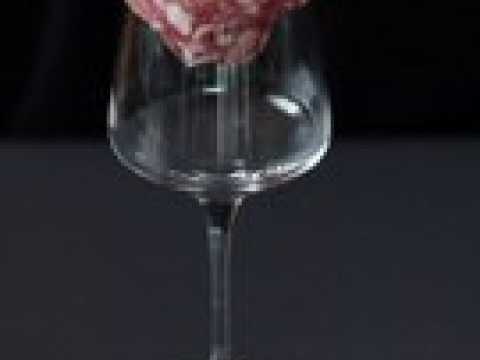 Comment faire un plateau de charcuterie? pliage en forme de rose !