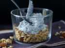 Verrines de pudding de chia au lait de coco, framboises et granola
