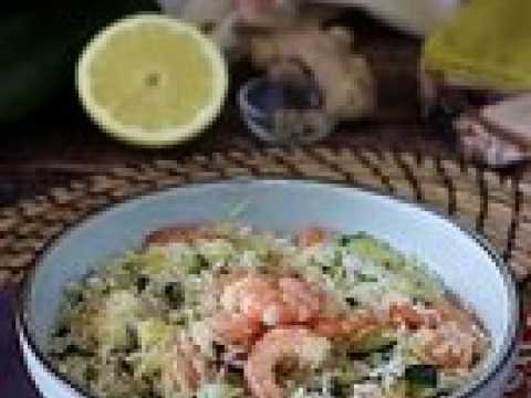Salade de riz aux crevettes, courgettes et gingembre