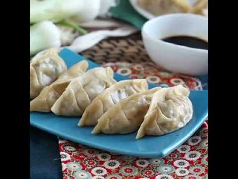 Gyozas au poulet, carottes et champignons