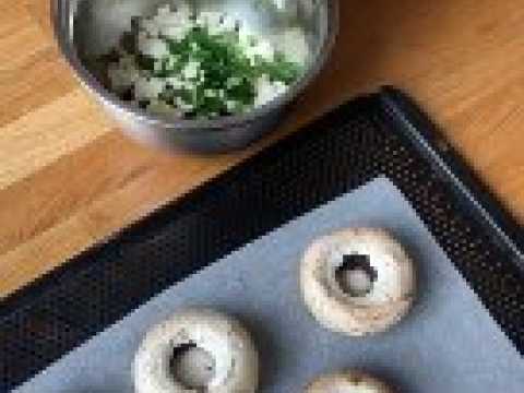 Champignons farcis et cuits au four (une bonne idée pour l'apéro)