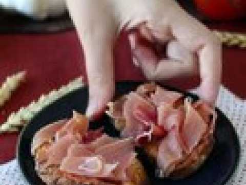 Tartines tomate et jambon serrano