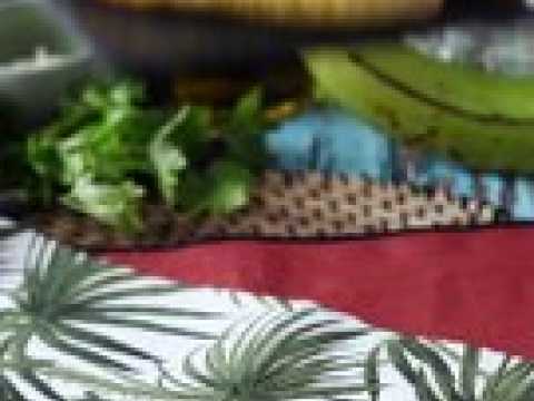 Bananes plantains farcies à la viande effilochée et au fromage râpé