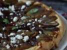 Tarte tatin aux échalotes et feta, la version salée irrésistible!