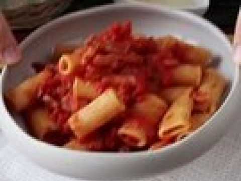 Rigatoni à l'amatriciana, la recette traditionnelle étape par étape