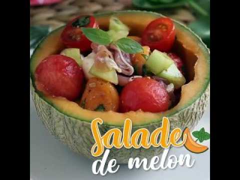 Salade de melon dans un melon
