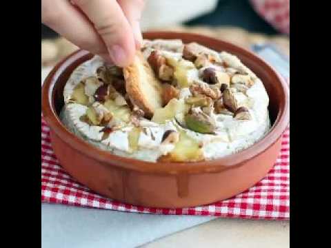 Camembert rôti au four, miel et noix