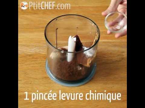 Mug cake au chocolat et au beurre de cacahuètes