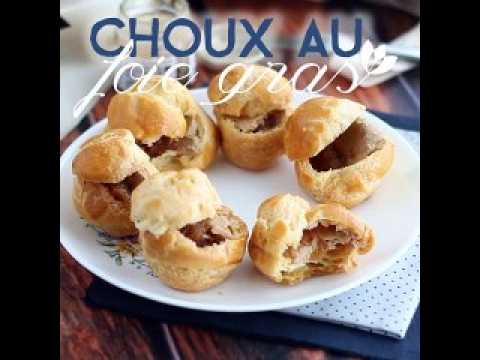 Petits choux au foie gras et confit d'oignon