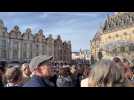 Hommage à Dominique Bernard à Arras: les sirènes lancent le début de la cérémonie