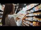 Prendre une bouteille dans un pack, goûter avant de payer : quels gestes sont interdits dans un supermarché ?
