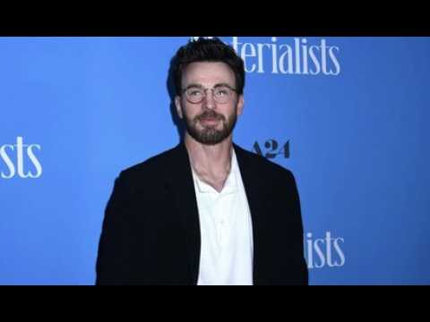 VIDEO : Chris Evans voque sa demande en mari…