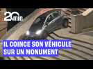 Un homme de 81 ans descend en voiture les escaliers de la Trinité-des-Monts à Rome