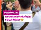 François Hollande pensait poser pour un selfie...