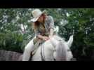 Pour les 82 ans de Johnny Hallyday, Laura Smet rend un hommage bouleversant à son père avec une...