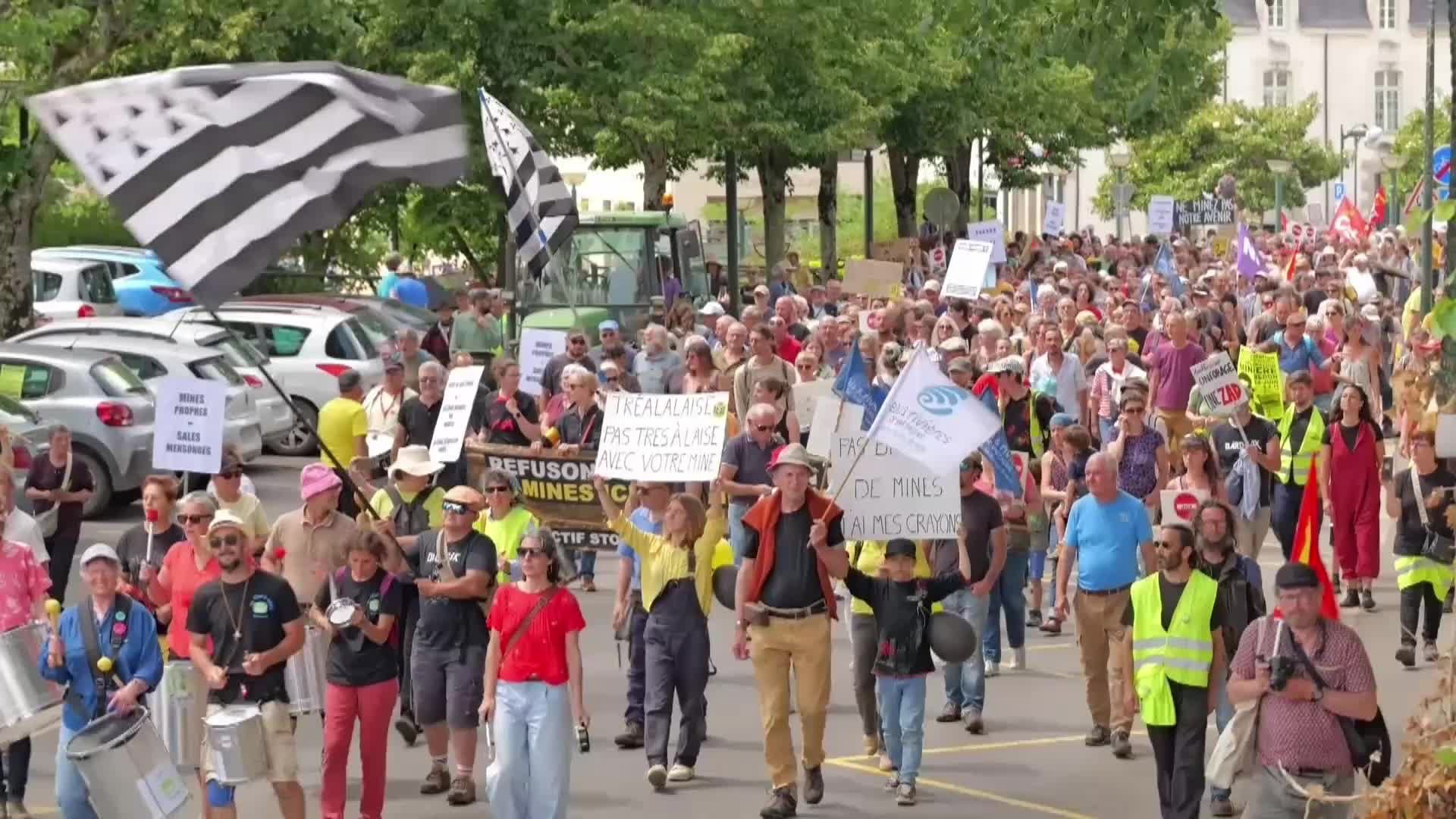 « Je sais déjà que j'aurai mon bac » : les lycéens sereins à la sortie du bac de philo, T dans l'actu fait le tour de l'info en vidéo