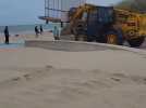 Installation des premiers chalets saisonniers de plage d'Olivier Folcke à la plage de Blériot, le 10 juin