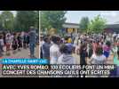 Avec Yves Romao, 100 écoliers chapelains font un mini-concert des chansons qu'ils ont écrites
