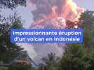 Les impressionnantes images d'un volcan en éruption en Indonésie