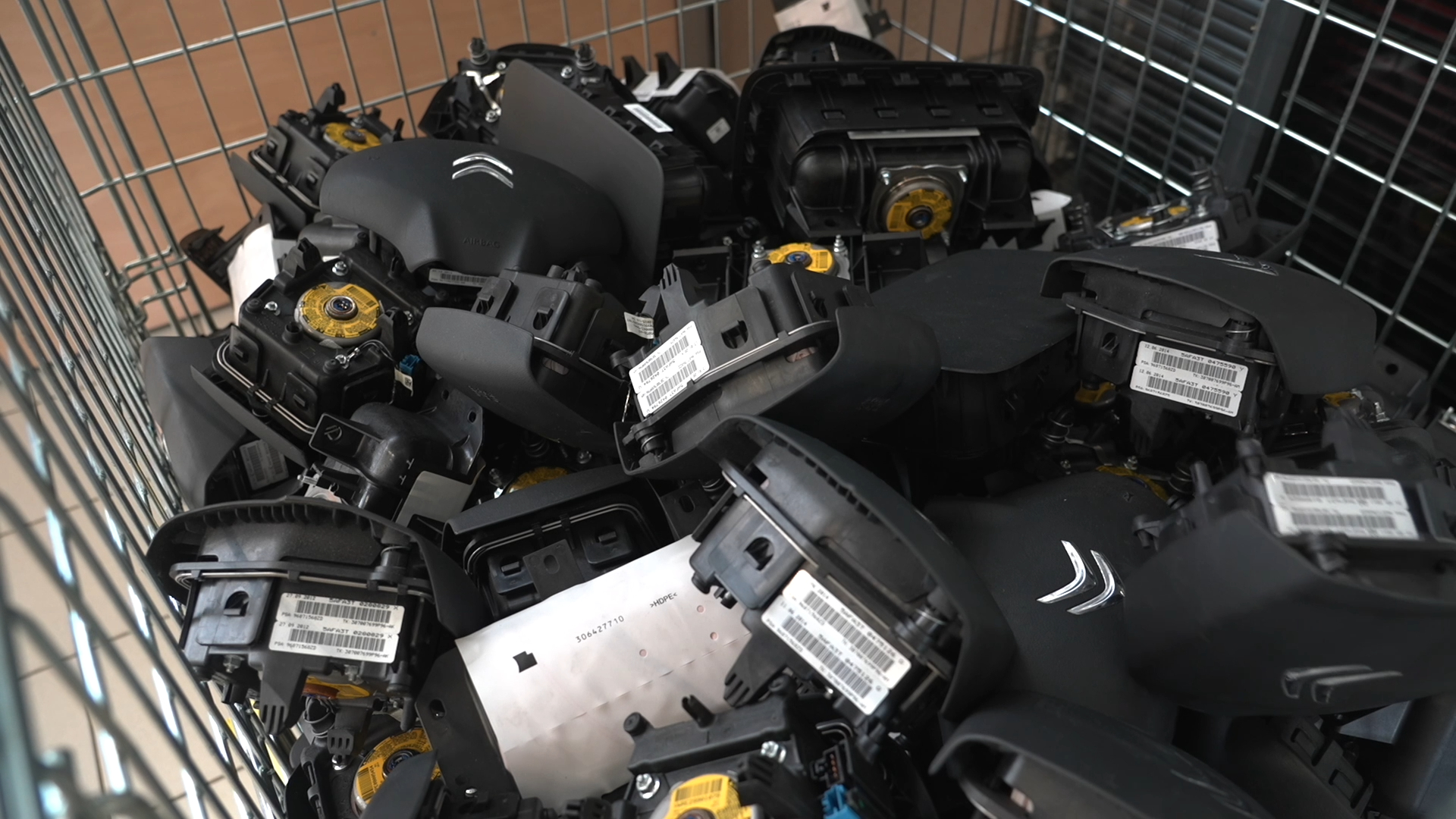 « On a reçu près de 200 appels ce matin » : ce garage brestois fait face à une demande inédite pour changer des airbags défectueux [Vidéo]