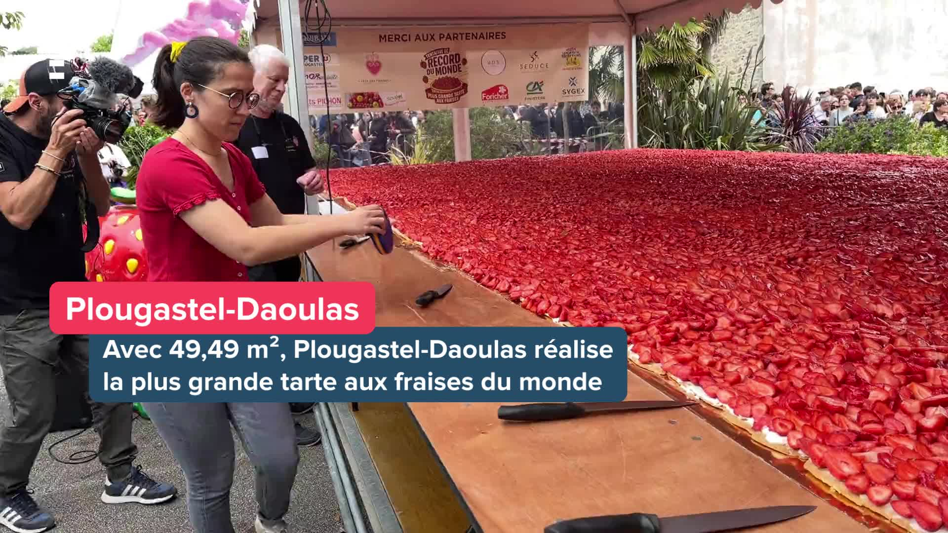 Dans les coulisses du record de la plus grande tarte aux fraises du monde à Plougastel-Daoulas [Vidéo]