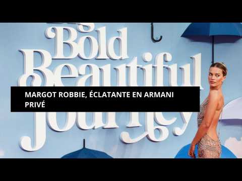 VIDEO : Margot Robbie, clatante en Armani Pr…