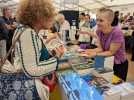 Une grosse file d attente c est créée sur le stand de la librairie Didier