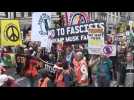 Des manifestants anti-Trump défilent à travers Londres pour protester contre sa visite d'État