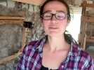 Marie Dedours, spécialiste du cardage et du filage de la laine à Vaudricourt.