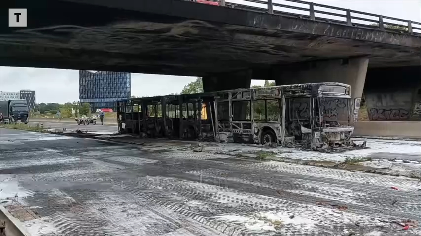 Un bus incendié sur la rocade de Rennes lors du mouvement « Bloquons tout » : ce que l’on sait [Vidéo]