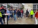 VIDEO. La maire d'Auray Claire Masson accueille les grévistes et manifestants du mouvement Bloquons Tout