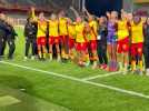 La célébration des joueuses du RC Lens avec le public de Bollaert après le nul face au PSG