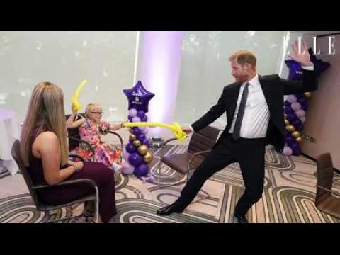 VIDEO : De retour  Londres, le prince Harry se recueille sur la tombe de sa grand-mre Elisabeth II