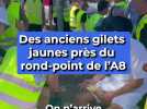 Des anciens gilets jaunes à l'entrée de l'A8