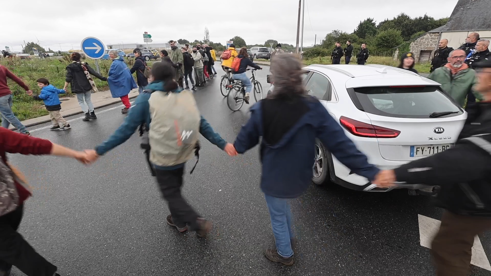 Dans le Kreiz Breizh, on « bloque tout » en dansant la gavotte [Vidéo]