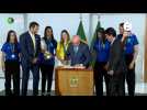 VIDÉO. Au Brésil, Lula signe un projet de loi visant à garantir des droits au football féminin