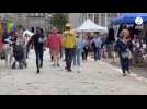 VIDÉO. À Saint-Brieuc, bonne humeur et éclats de rire à la course de garçons de café