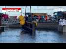 VIDÉO. 22 t, 18 m de long : c'est quoi ce gros bloc de métal plongé dans le port de Grandcamp-Maisy?